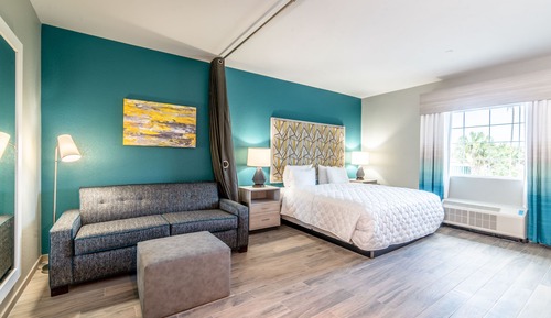 Suite, 1 King Bed with Sofa bed, Accessible, Kitchenette
