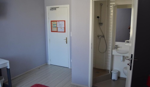 Standard Double Room (douche)