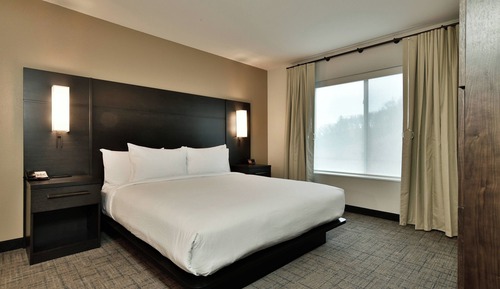Studio, 1 King Bed (Mobility Accessible, Roll-In Shower)