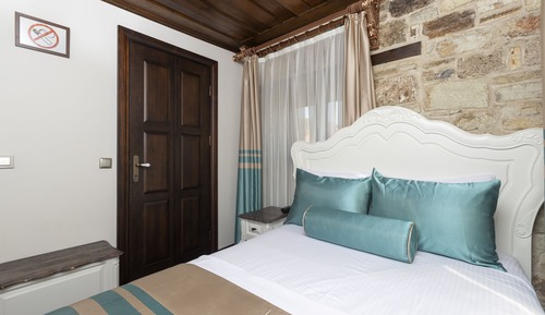 Standard Double Room (2)
