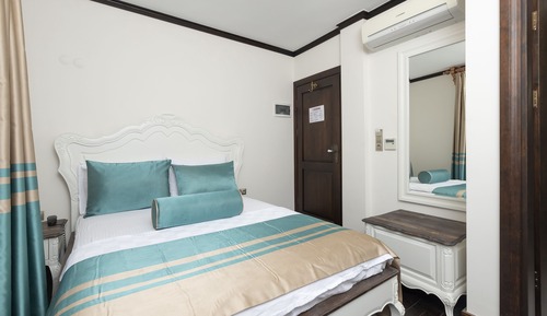 Standard Double Room (4)