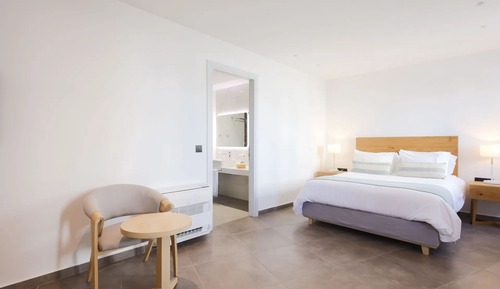 Comfort Room (Courtyard)