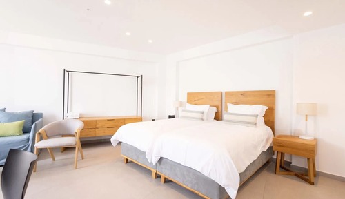 Comfort Room (Courtyard | Family)