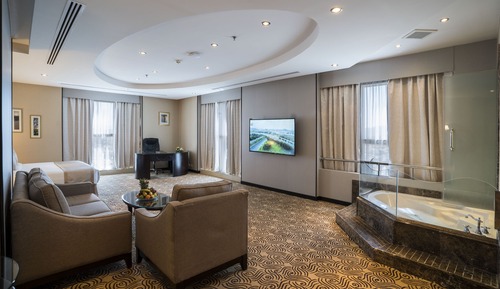 Royal Suite, Jetted Tub