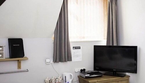 Basic Double or Twin Room, Ensuite