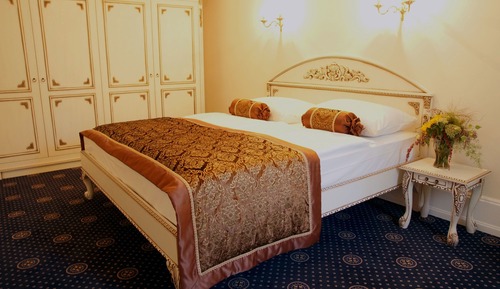 Suite (Henschel Suite)