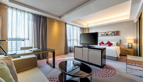 Deluxe Room, 1 King Bed, City View