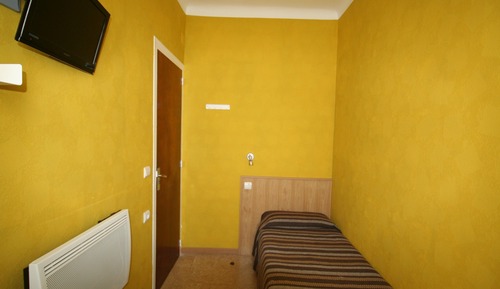 Single Room, Shared Bathroom