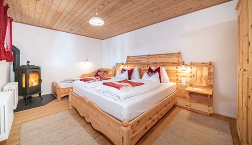 Luxury Chalet, 2 Bedrooms, Hot Tub, Mountain View