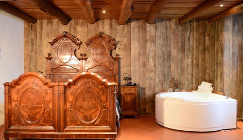 Suite, Jetted Tub