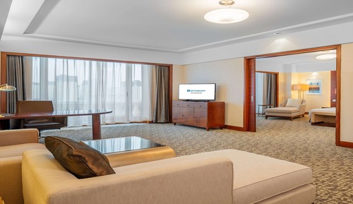 Business Suite, 1 King Bed