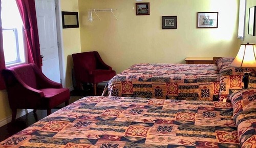 Motel 2 Queen Bedroom