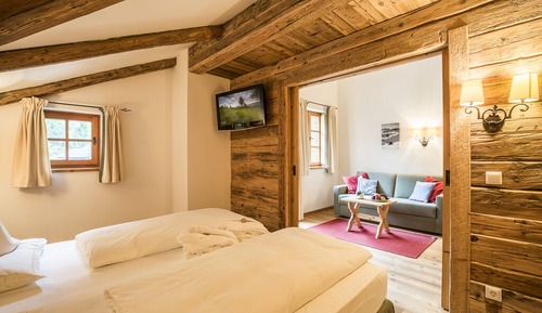 Suite, Balcony