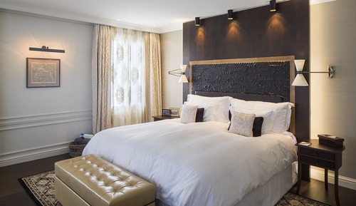 Luxury Suite, 1 King Bed, Balcony, Lake View