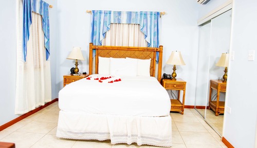 Villa, 2 Bedrooms, Pool Access, Partial Sea View (South)