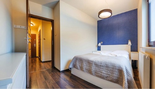 Apartment (42 A)