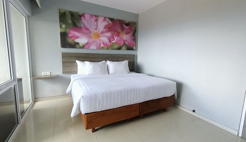 Design Room, 1 King Bed
