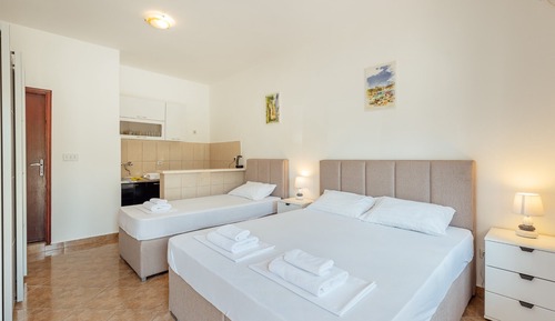 Studio Apartment, Balcony