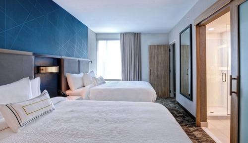 Suite, Multiple Beds (Mobility/Hearing Accessible, Tub)