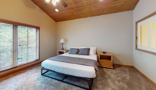 Unit 322 - Two King Bedroom Condo Minutes to Dollywood (Upstairs)