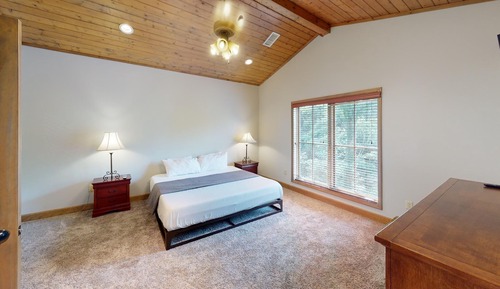 Unit 321- Two King Bedroom Condo Minutes to Dollywood (Ground Floor)