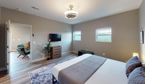 Clubhouse Unit 6 - Family Apartment w/ Bunk Room, Mountain Views + Pool Access