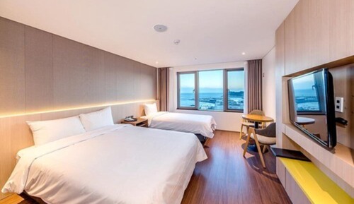 Deluxe Twin Room