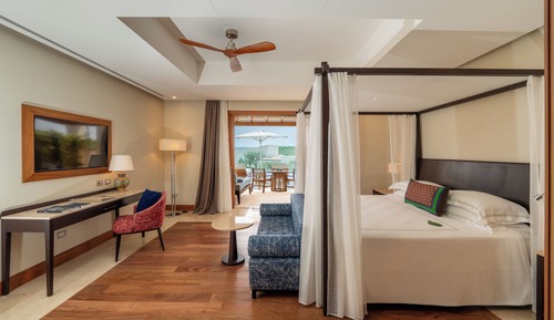 Club Suite, 1 King Bed, Pool Access, Pool View
