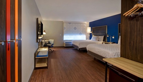 Room, 2 Queen Beds, Accessible, Bathtub