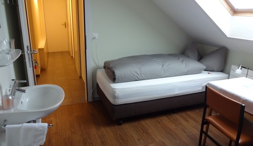 Double Room, Shared Bathroom (DZ ohne WC/D 2. Stock)