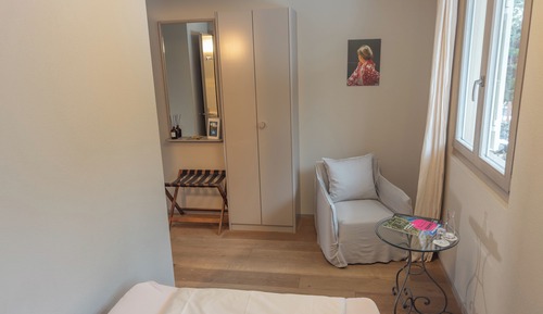 Single Room, Mountain View