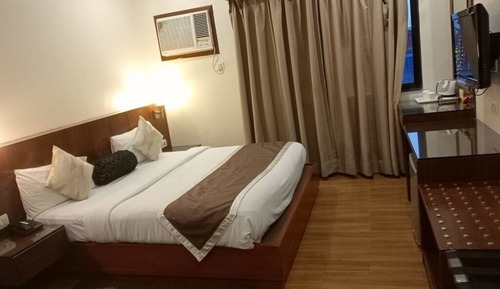 Double Bed AC Business class Room 