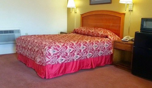 Standard Room, 1 Queen Bed