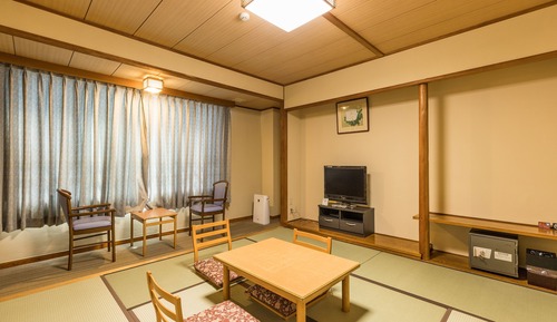 Japanese Room With Shared Washroom- Quadruple
