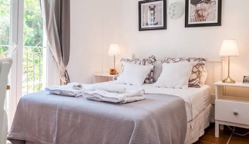 Single Room, Shared Bathroom