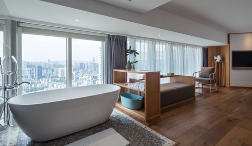 Wide-View King-Size Room