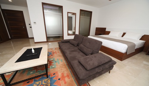 Deluxe Suite