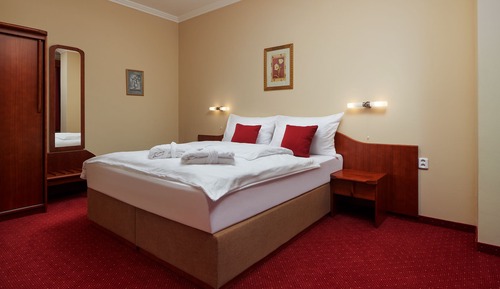 Deluxe Suite