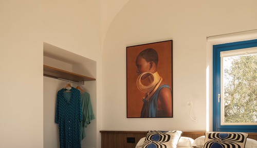 Deluxe Room, 1 Queen Bed, Balcony, Partial Sea View, next to main building
