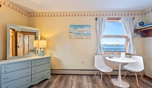Anchor Room (not pet friendly)