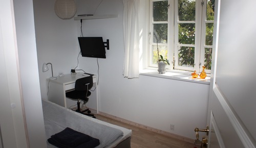 Single Room, Shared Bathroom