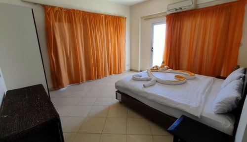 one bedroom apartment (sea view )