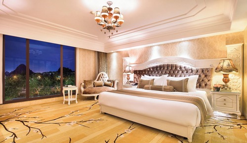 Deluxe King Room