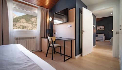 Design Suite, Jetted Tub (2 Adults + 2 Children)