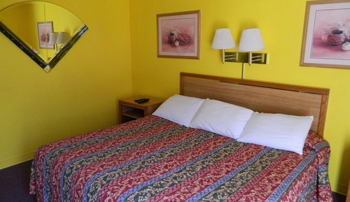 Economy Single Room, 1 Queen Bed, Accessible, Mountainside