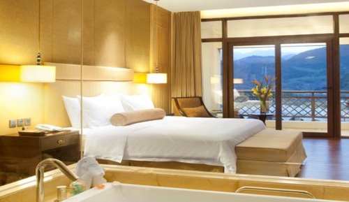Deluxe Suite, Lake View