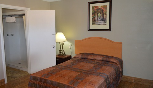 Basic Single Room, 1 Queen Bed