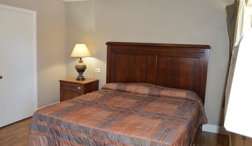 Basic Room, 1 King Bed