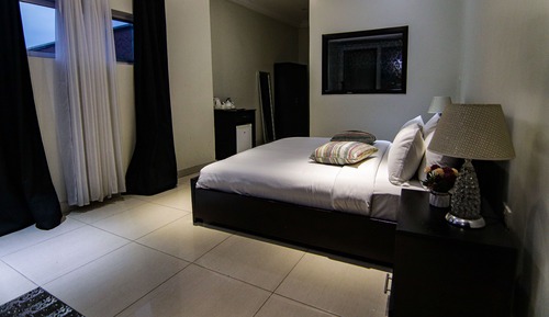 Deluxe Suite, 1 Queen Bed, Concierge Service, Executive Level