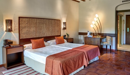 Standard Twin Room (2 adults + 1 child)